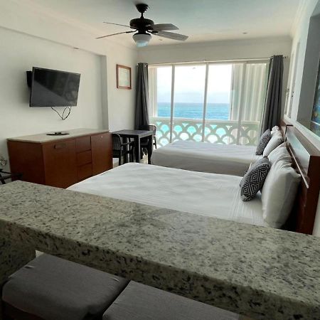 Capitan Suites Sea View Канкун Екстериор снимка