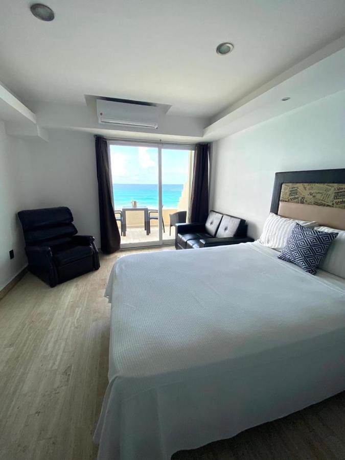 Capitan Suites Sea View Канкун Екстериор снимка