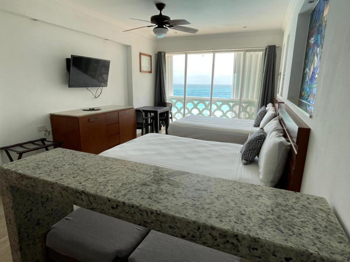 Capitan Suites Sea View Канкун Екстериор снимка